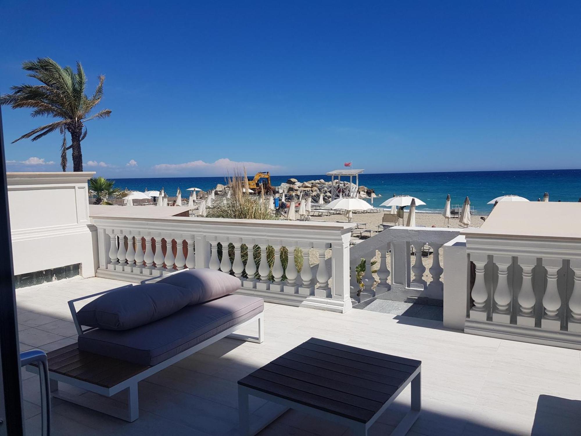 Blu Sea Apartments Pietra Ligure Dış mekan fotoğraf